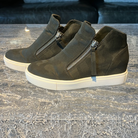 Steve Madden wedge Camo ankle boots - Picture 2 of 9